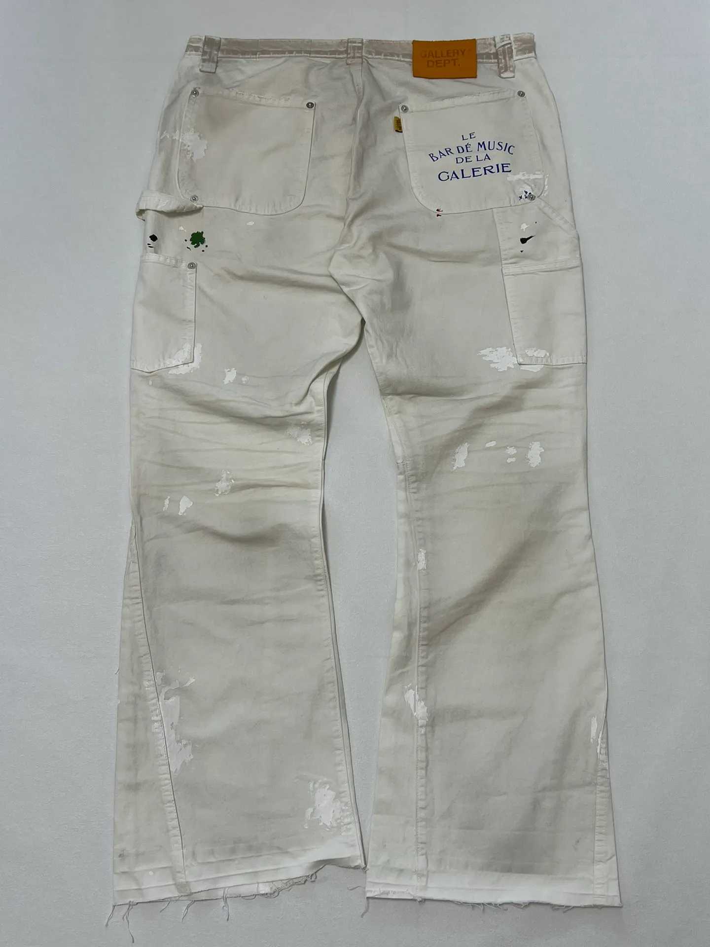 GALLERY DEPT. PAINTED CARPENTER FLARE graffiti logging pants, size 30/32/34/36, pure logging workwear style! Super heavy industry, mud dyeing and cleaning, worn out holes, all molded and customized, accessories are complete and correct! Artificial ink graffiti, tedious and heavy work